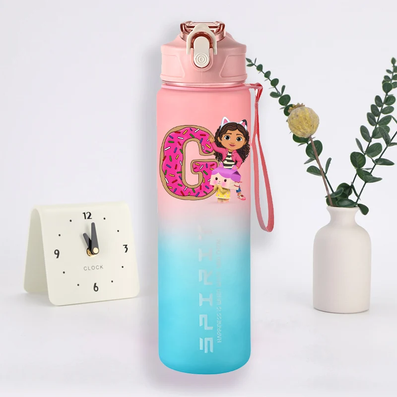

Gabby Dollhouses Water Bottle with Straw Girls New Anime Letter A-Z Sippy Cups Student School Outdoor Sports 800ml Mug Kids Gift