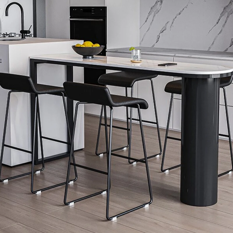 Рисунок 3 - Узкие квадратные белые барные столы