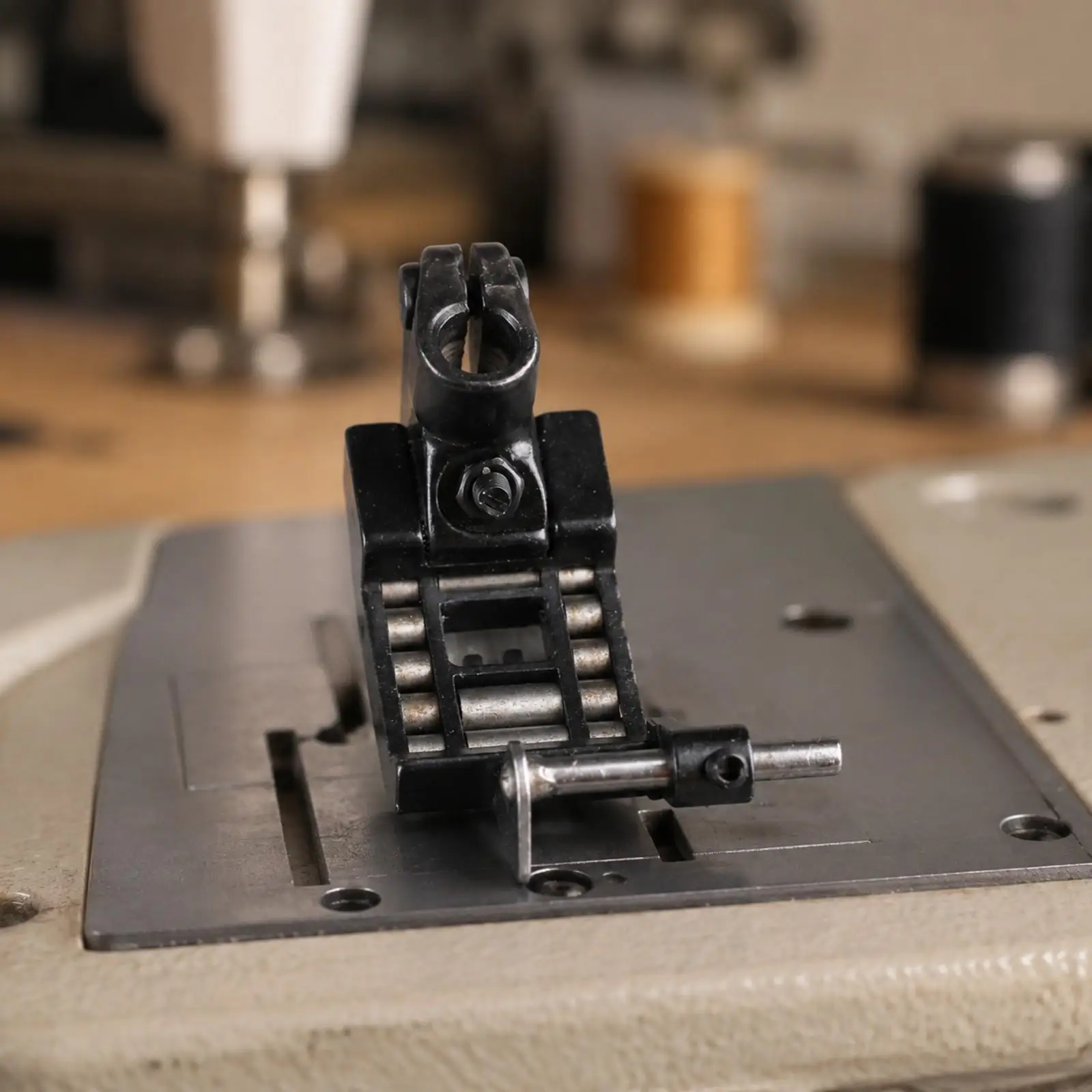 sewing-machine-roller-presser-foot-metal-adjustable-screw-slotted-mounting-for-smooth-feeding-thick-fabric-stitching-machine