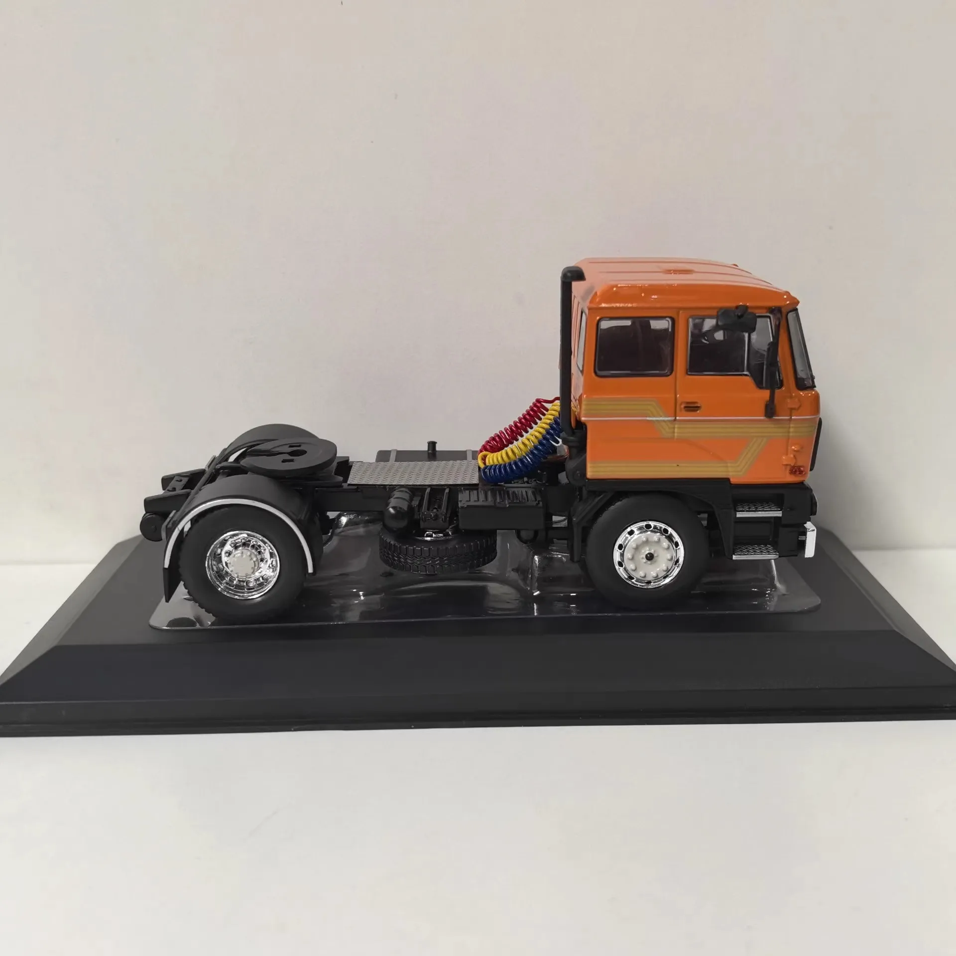 Diecast IXO 1/43 Scale DAF 2800 1975 Tractor Truck Alloy Car Model view 5