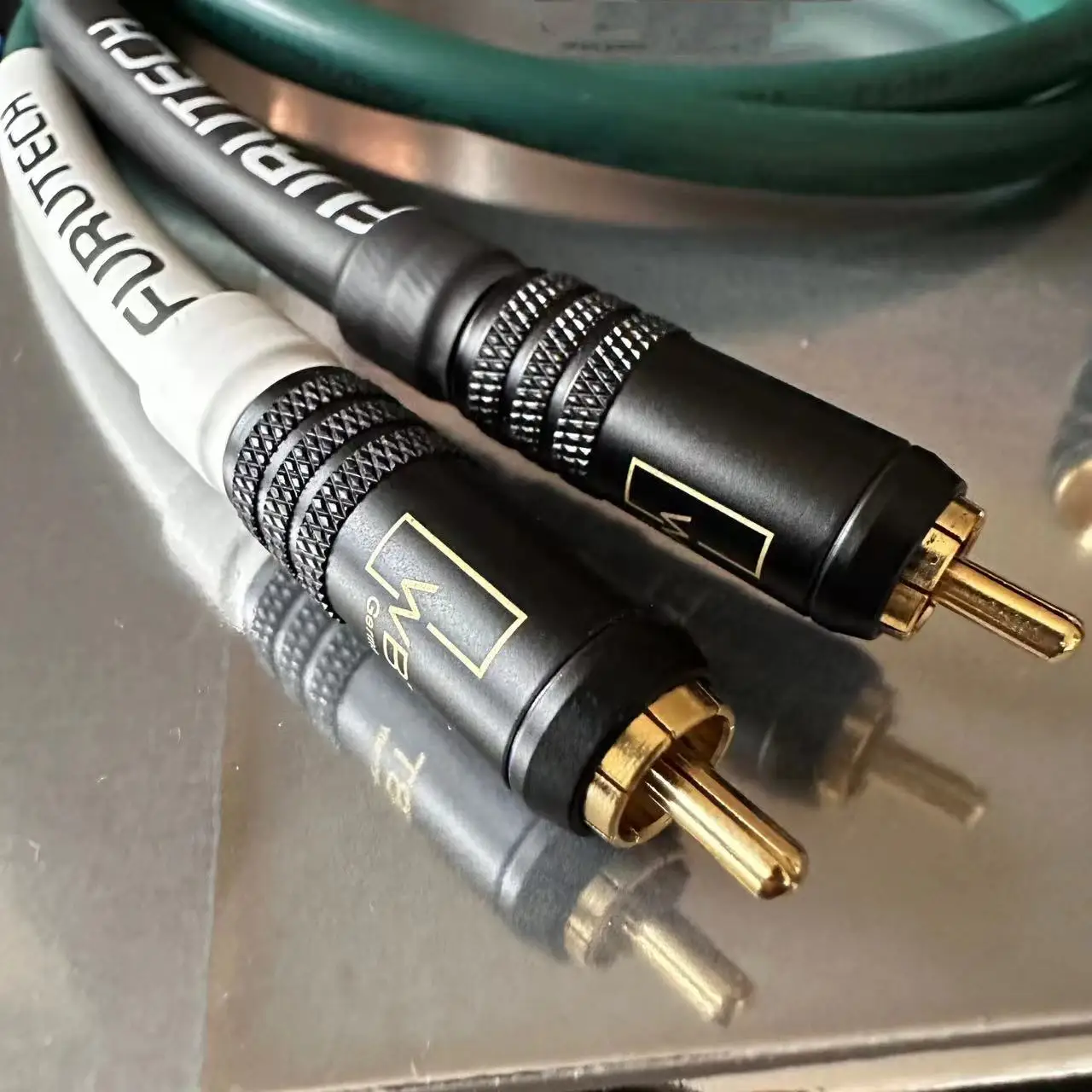 One pair FURUTECH FA-220 fever grade double lotus audio cable audio power amplifier CD tube amplifier two to two RCA signal line