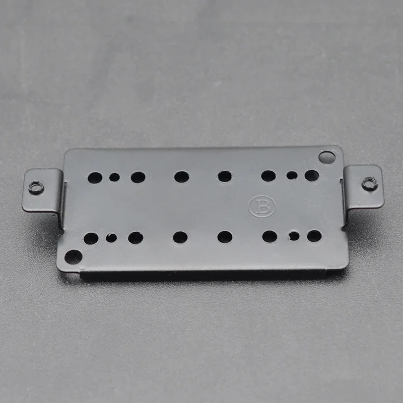 2 pezzi durevoli Pickup per chitarra Humbucker placcato in ottone-nero piastra di Base Pickup per ponte per parti di chitarra