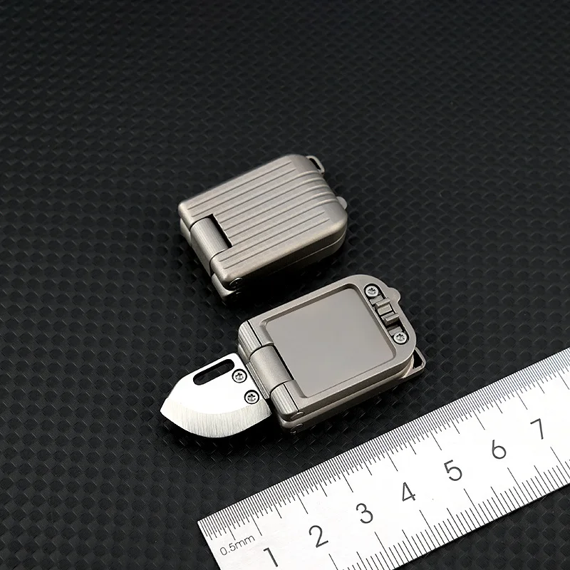 Imagem -04 - Criativo Titanium Alloy Mala Mini Faca Pingente de Chaveiro Portátil Lâmina de Aço d2 Canivete Afiado Faca de Caixa Aberta