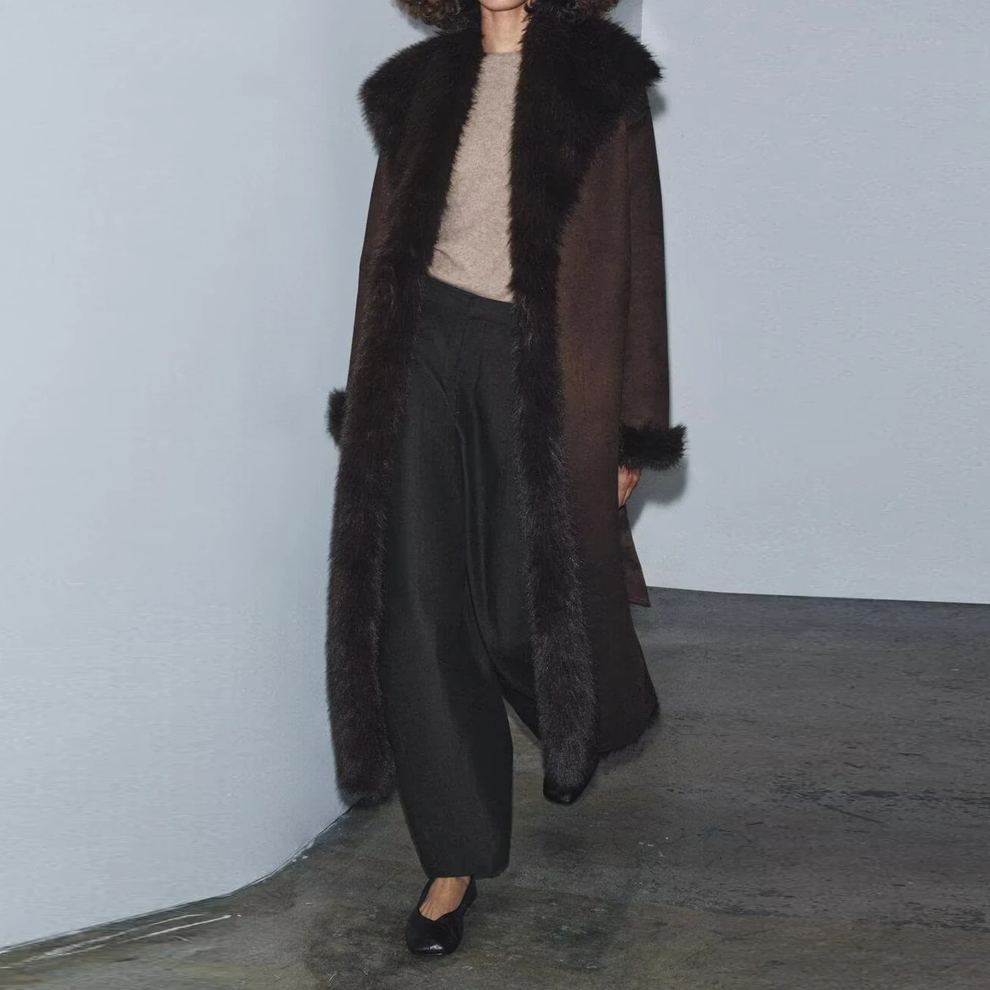 Cappotto con cintura effetto pelliccia artificiale Faionable Capispalla lungo Sve Lunghezza lunga Altro materiale 00% Autunno Nuovo abbigliamento da donna