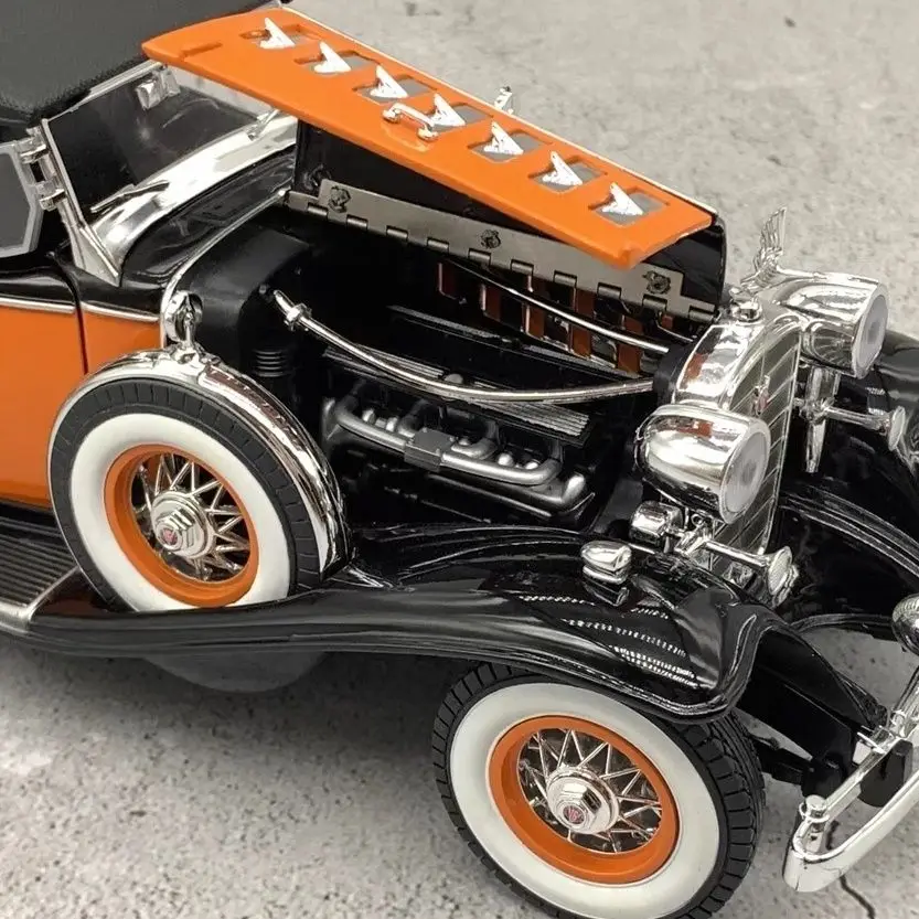 Auto World 1/18 1932 Cadillac V16 Sport Phaeton Legierungsautomodell