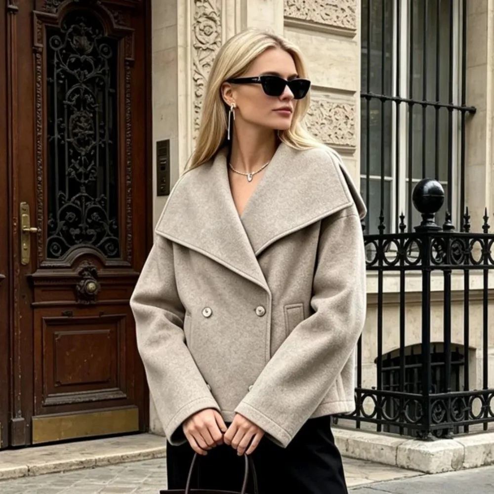 Wide Lapel Women Wool Short Coat Loose Fit Cropped Length Cropped Wool Overcoat Double Breasted Heather Beige
