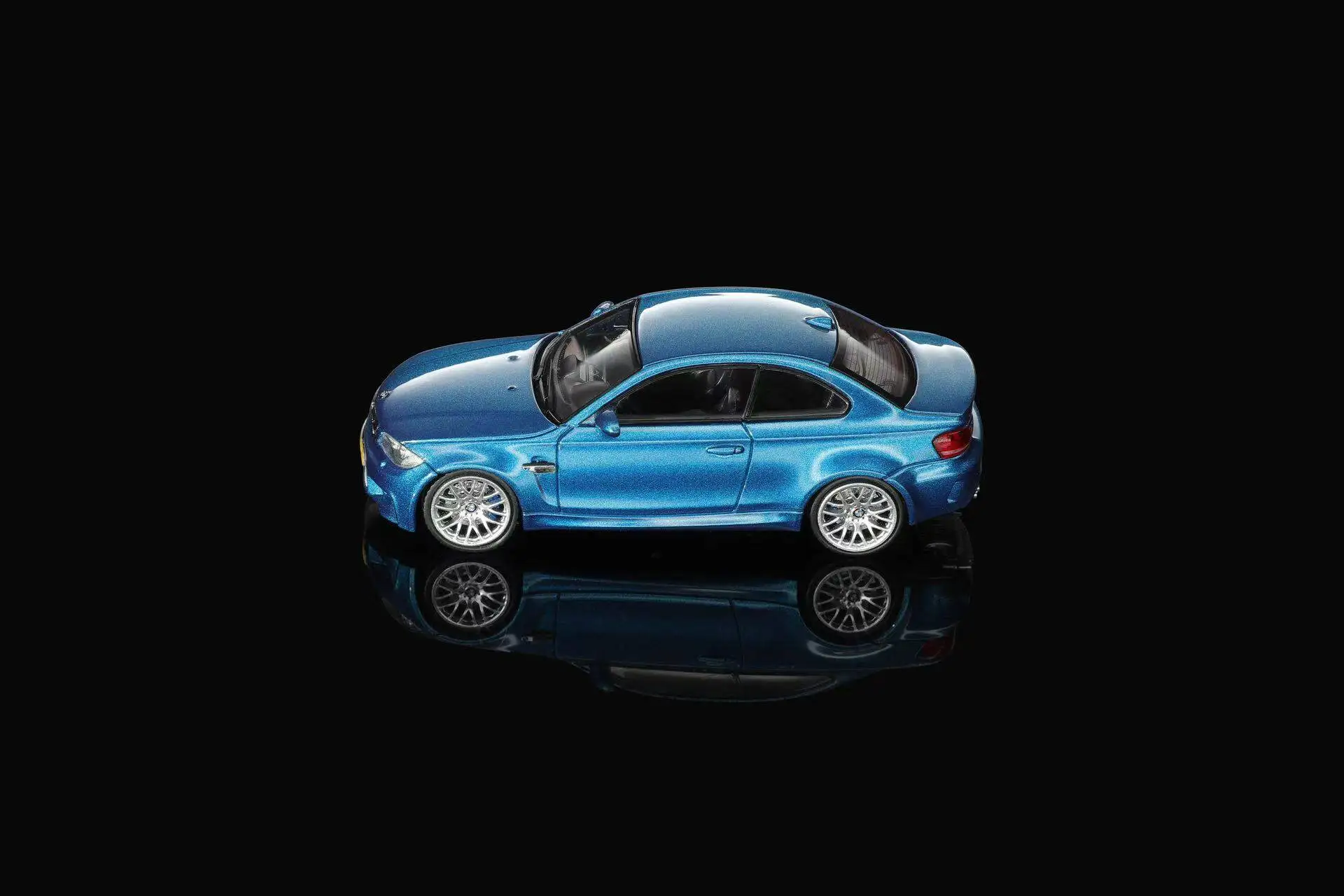 

1M Coupe E82 Alloy Car Model Desktop Ornament Pre-sale