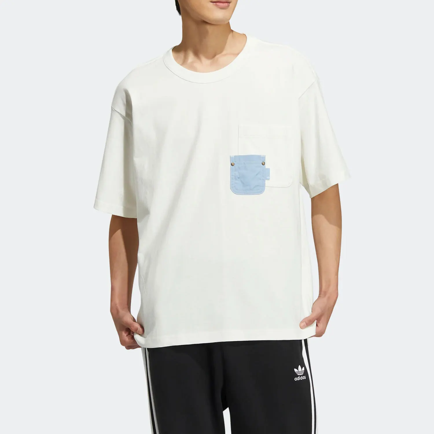 

Adidas Originals Men's Seasonal New Cargo Workwear T-Shirt HM7990