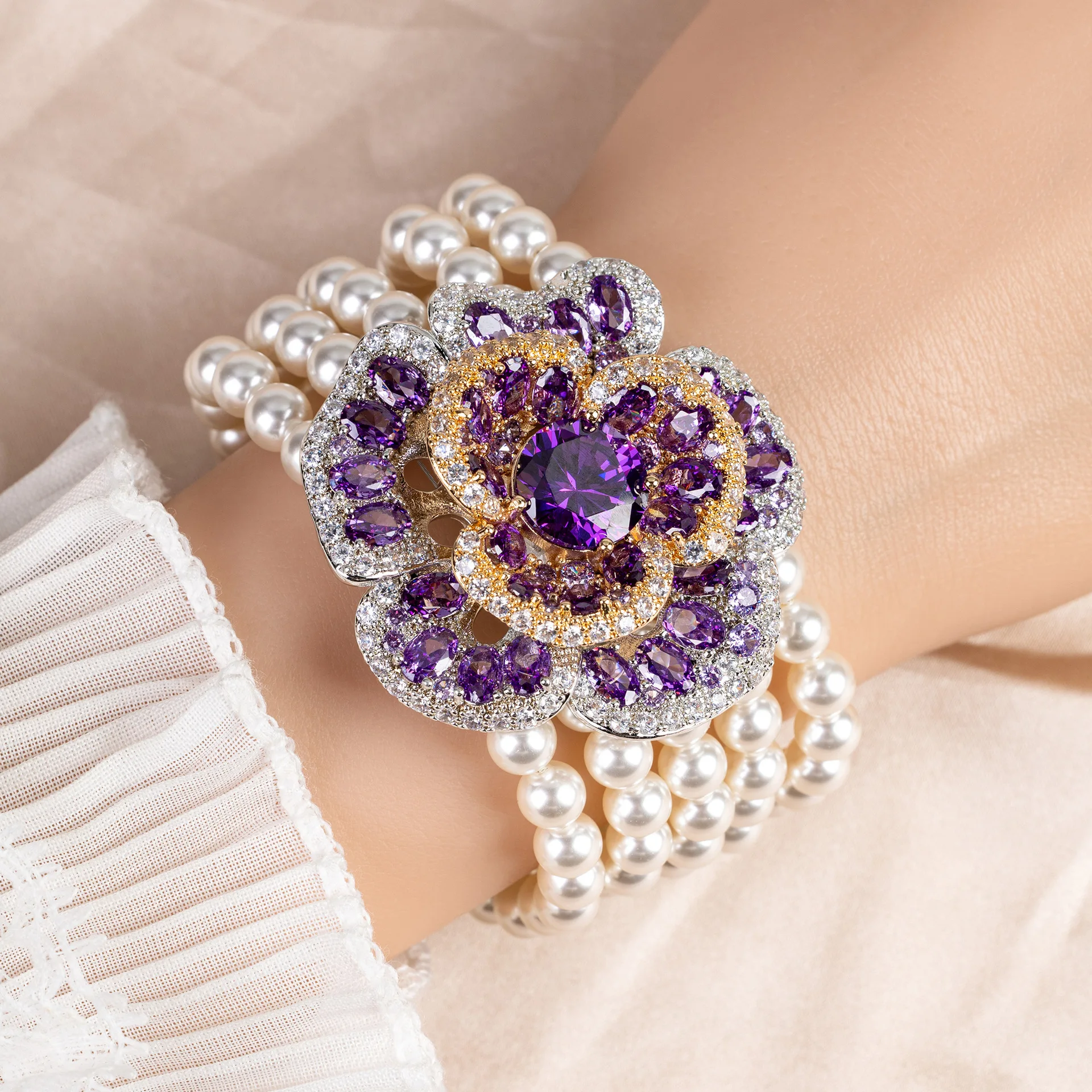 

Women Handmade Beaded Pearl and Zircon Rose Bracelet 2026