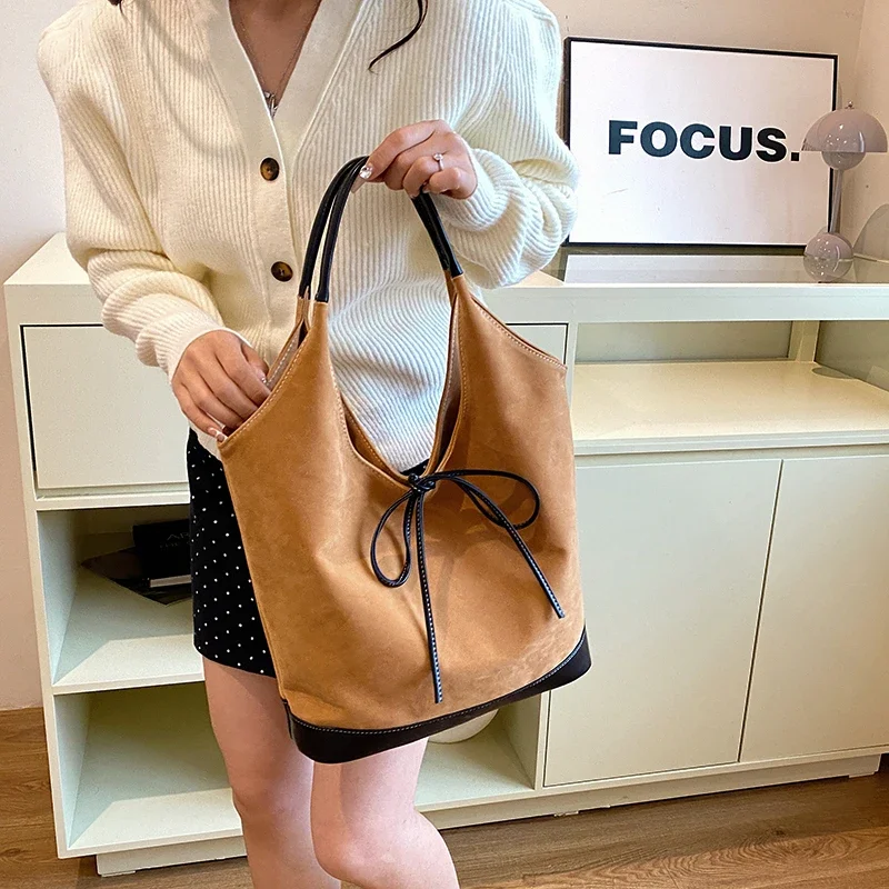 Fashion Solid Faux Suede Bucket Hasp Shoulder Bags 2024 Retro Personality Concise Neutral HandBags Go To Work Tote Bag