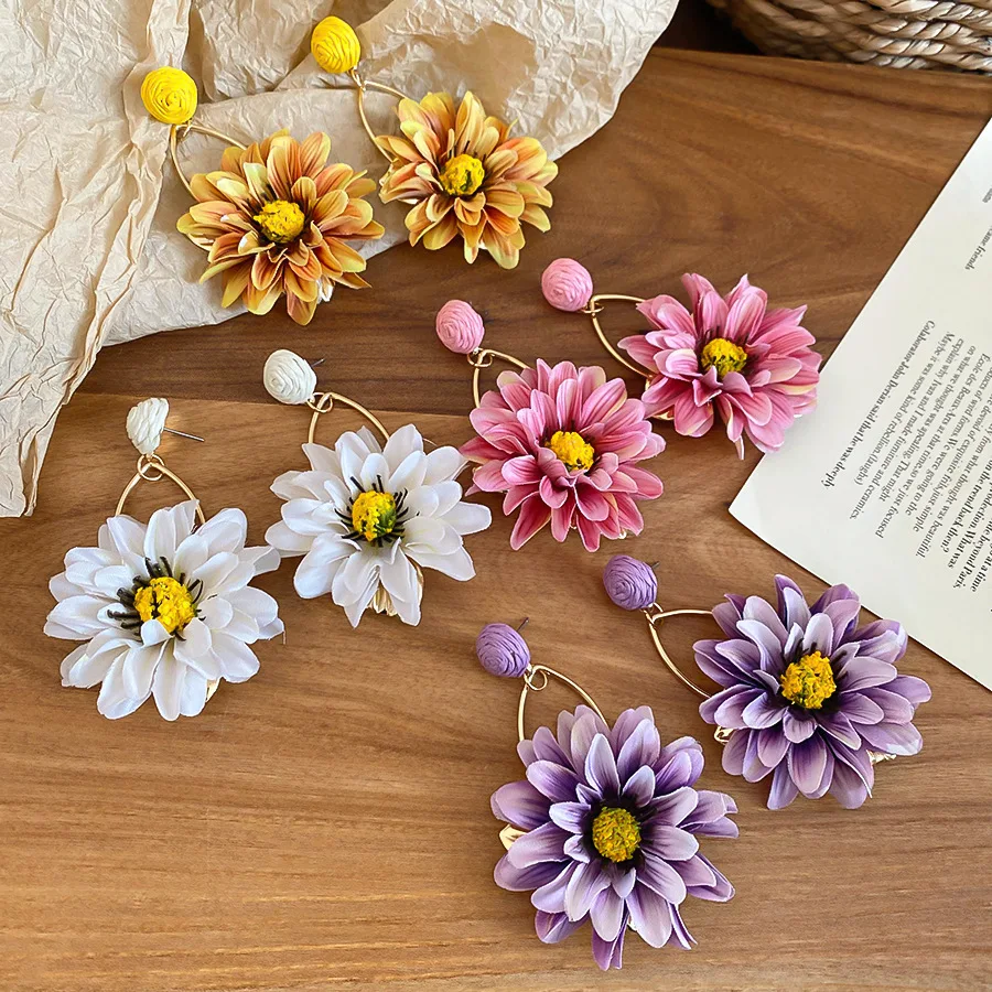 Fashion Elegant Daisy Flower Raffia Rattan Earrings for Women Bohemia Handmade Floral Pendant Earrings Summer Beach Jewelry