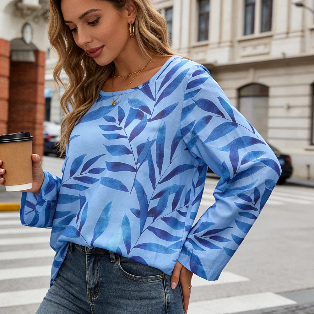 Hellblaue Damenbluse mit Blätt – Blouses Bewertung und Preis