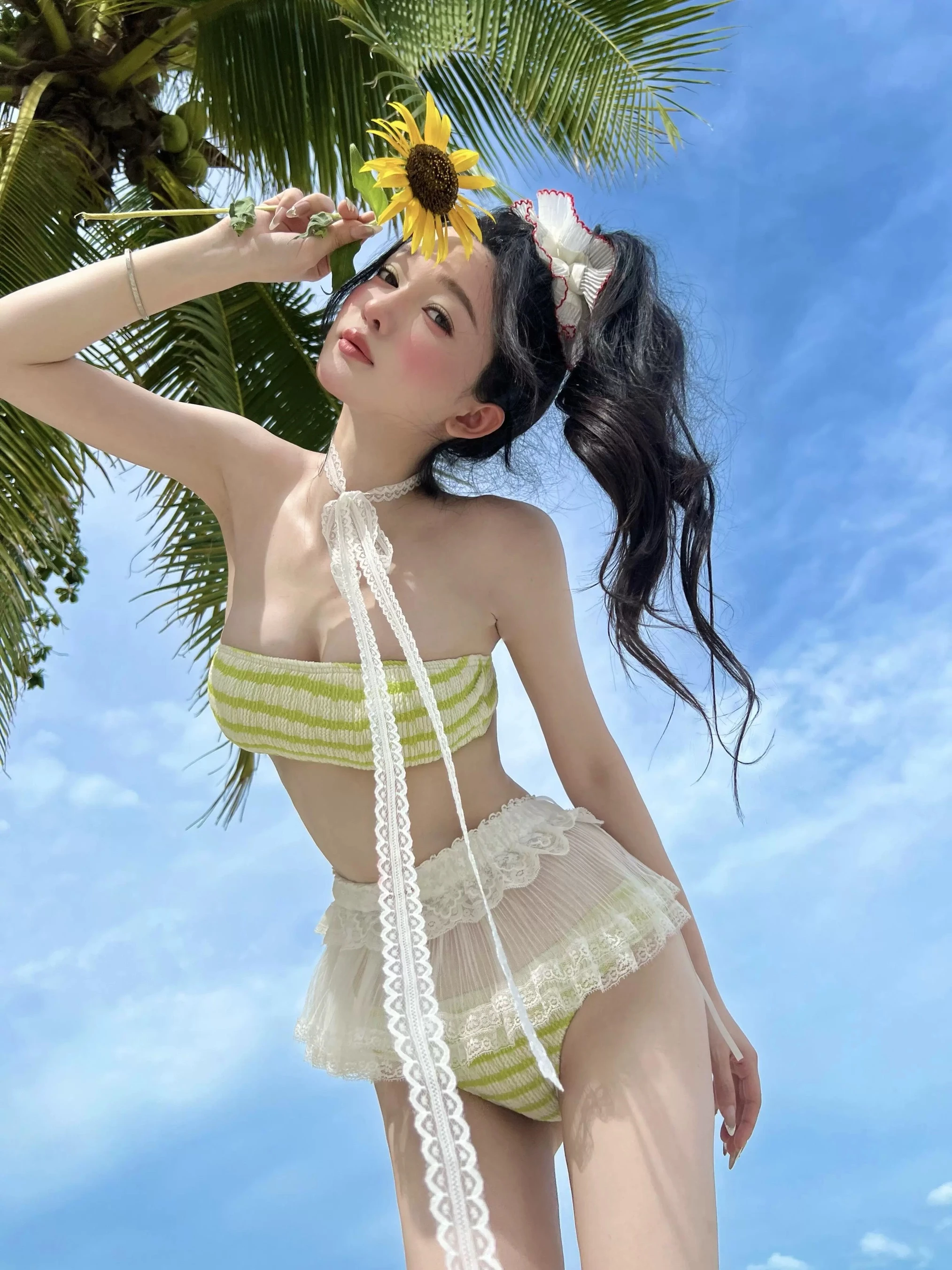 

Комплект из двух предметов: полосатый кружевной бикини и топ. Пляжный костюм для отпуска в корейском стиле. Сексуальный и милый пляжный наряд для девушек.