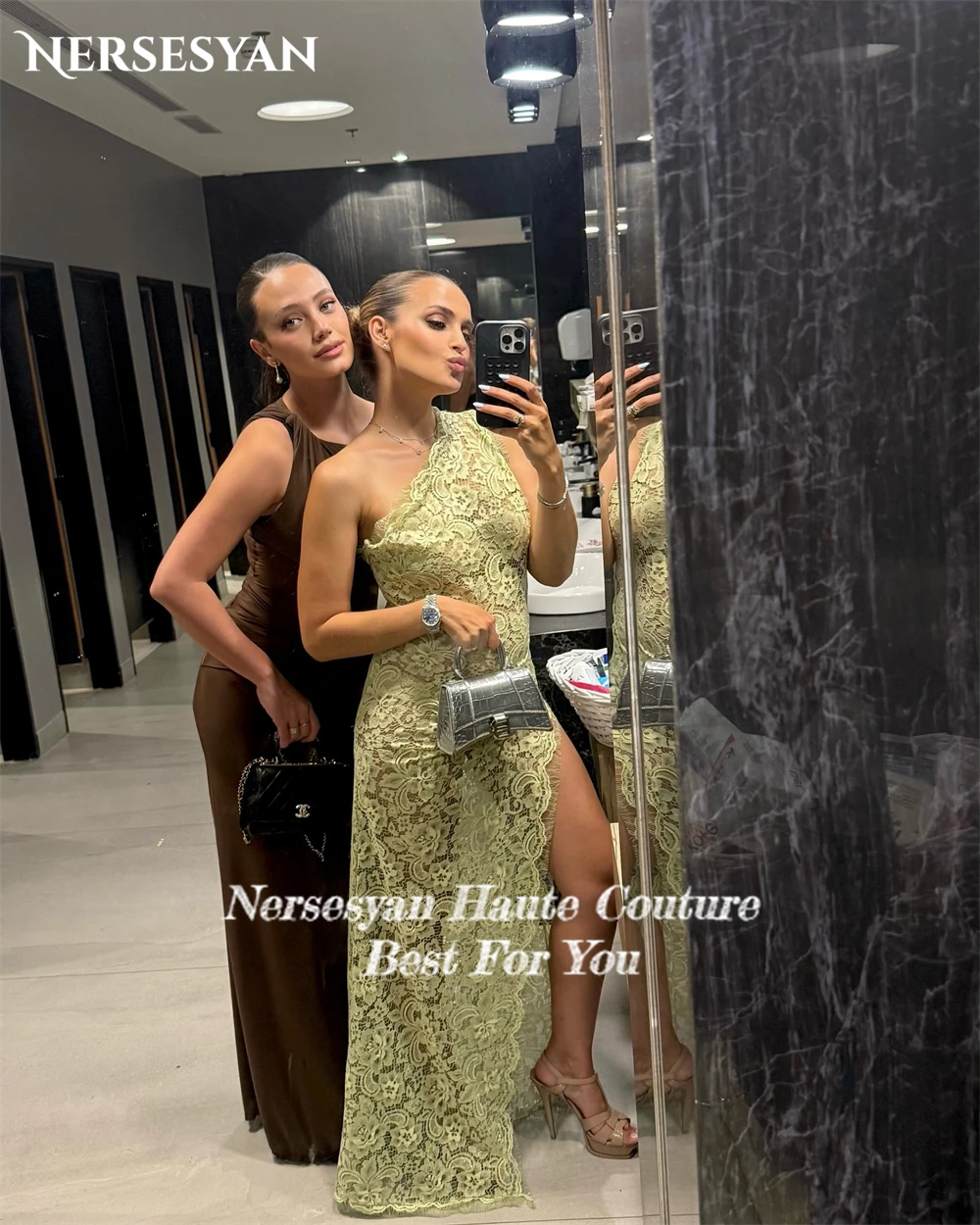 Nersesyan luxe dentelle sirène robes de soirée une épaule fente latérale BiyaAppliques sans manches robe de soirée formelle personnalisée