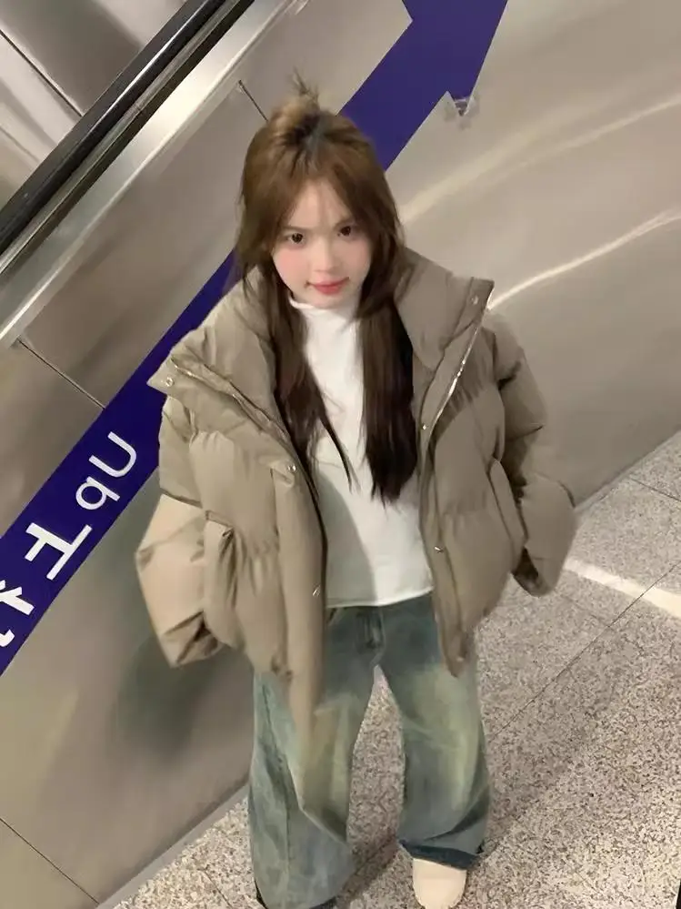 

Корейская укороченная утепленная пуховая куртка для женщин: зимняя модная модель премиум-класса, компактный крой, на пуговицах и молнии