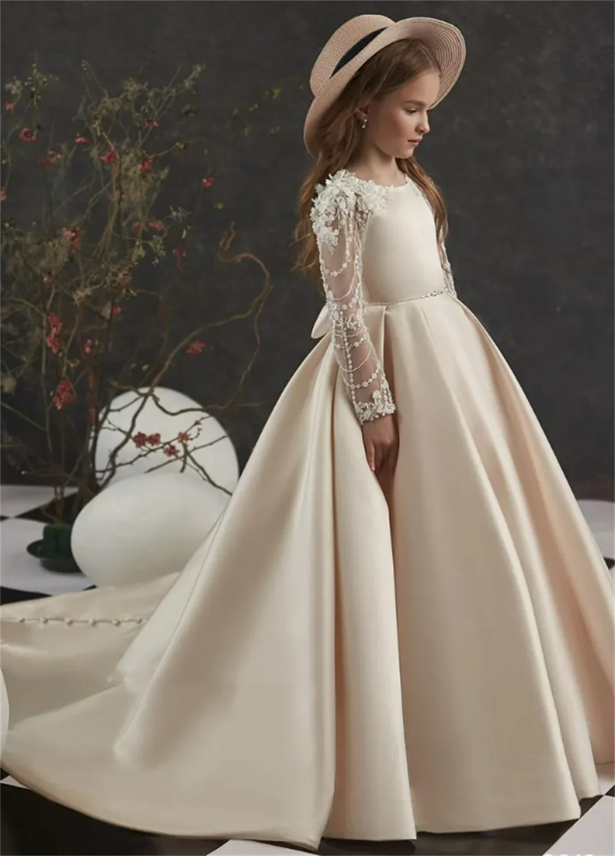 Blumen mädchen Kleid Satin Langarm glänzend Aufkleber rücken frei Bogen Gürtel Hochzeit elegante Blume Kind erstes Stück Kommunion Kleid