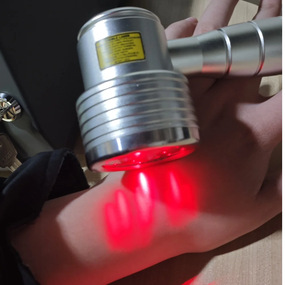 

Ветеринарный лазерный аппарат 1055 мВт для снятия боли в суставах собак и кошек, при дисплазии тазобедренного сустава, терапия красным светом, оборудование для заживления ран