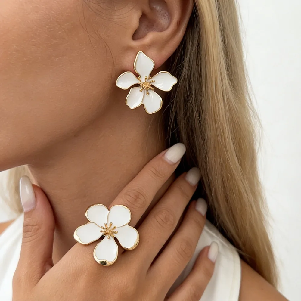 Retro Fashion Gold Trim White Enamel Petal Flower Stud Earrings Rings for Women Bridesmaid Prom Party Floral Jewelry Sets Gifts