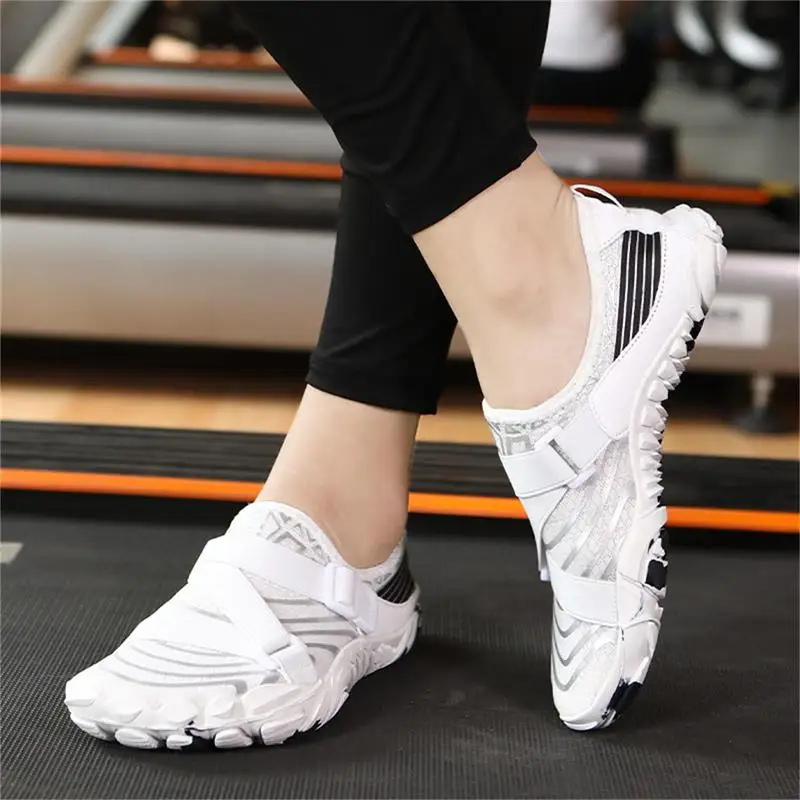 Men Women Water Barefoot Shoes Beach Shoes Quick Dry Hiking Upstream Sports Sandals Lightweight Sandals Couple Wading Sneakers