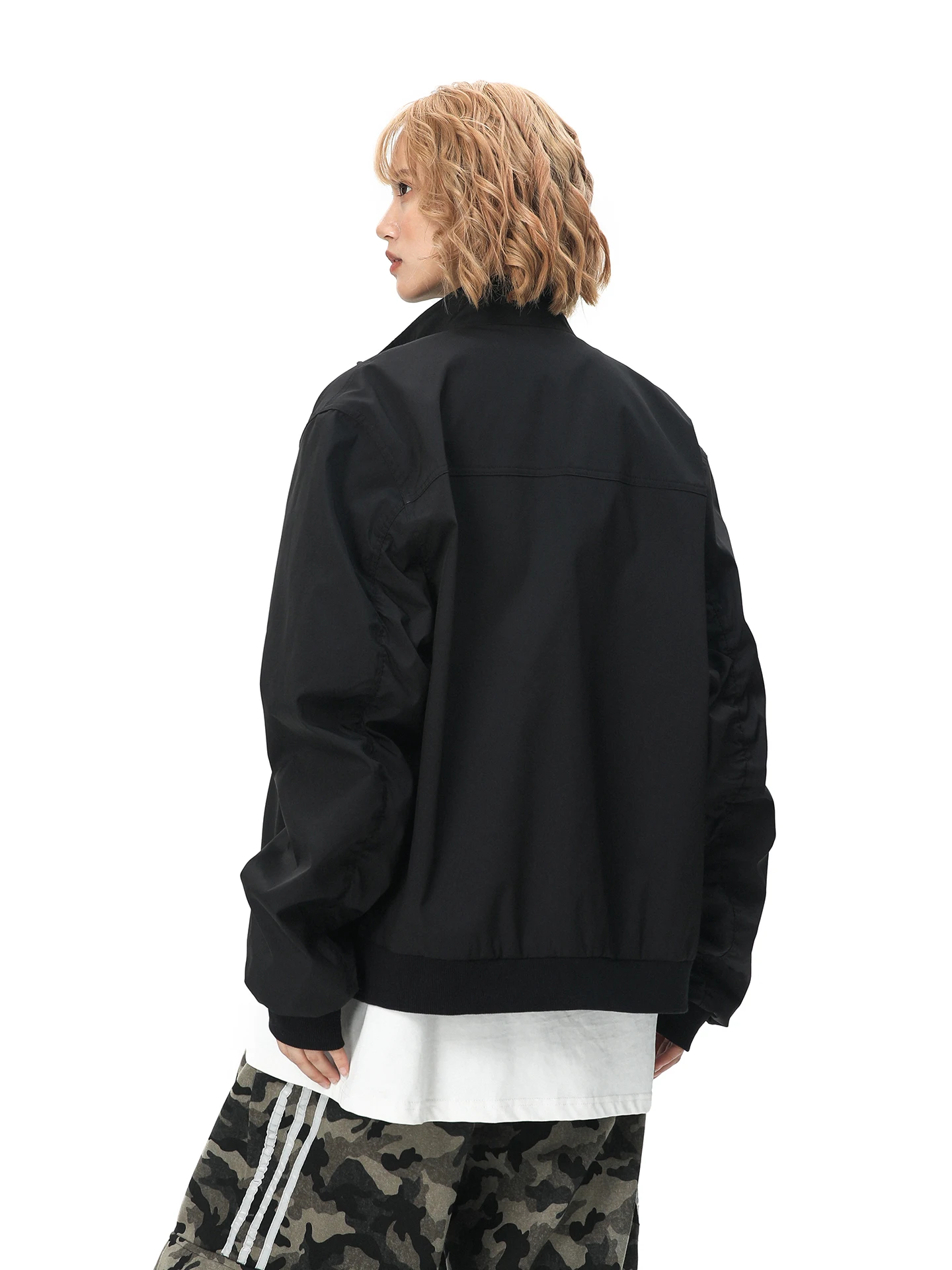 

Куртки-бомберы Пуховики женские зимние дуплексные стеганые иллюзии из двух частей макет минимализм продвинутый многослойный двусторонний дышащий