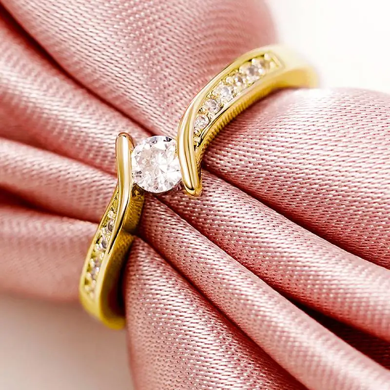 Huitan Vielseitiger Damenring mit funkelndem Zirkonia, modische Accessoires für Damen, Party, Verlobung, eleganter, zarter Schmuck