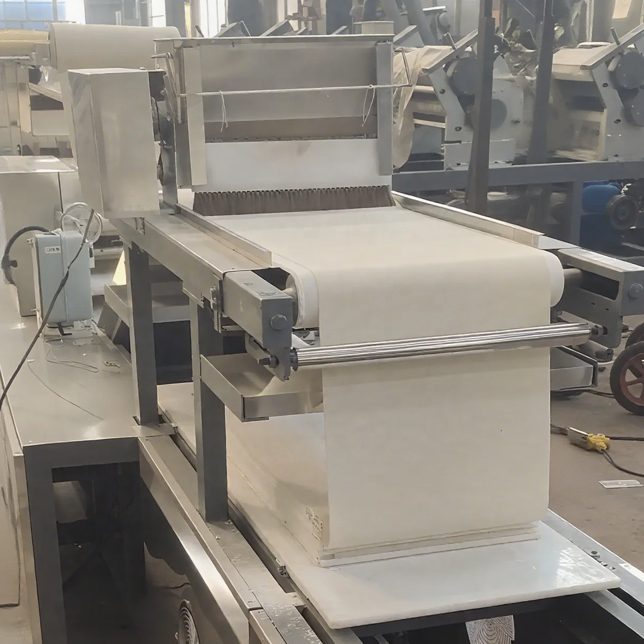 Commercial Dumpling Wonton Machine Automatic Dough Sheeter Production Line