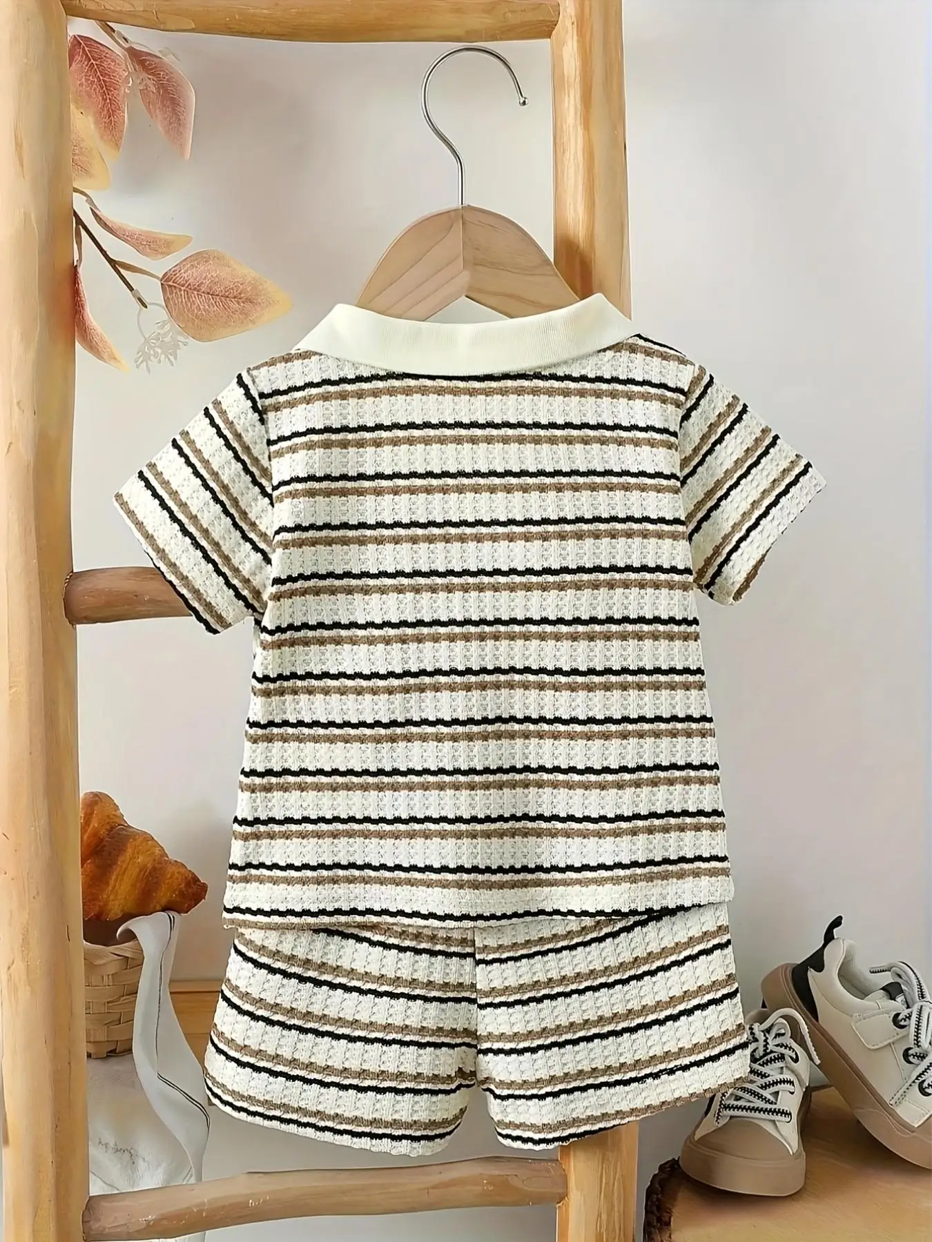 Boys Summer Striped V-Neck Short Sleeve Top with Beltless Shorts Set for Outdoor Games And Casual Home Rest Fashionable And Comf