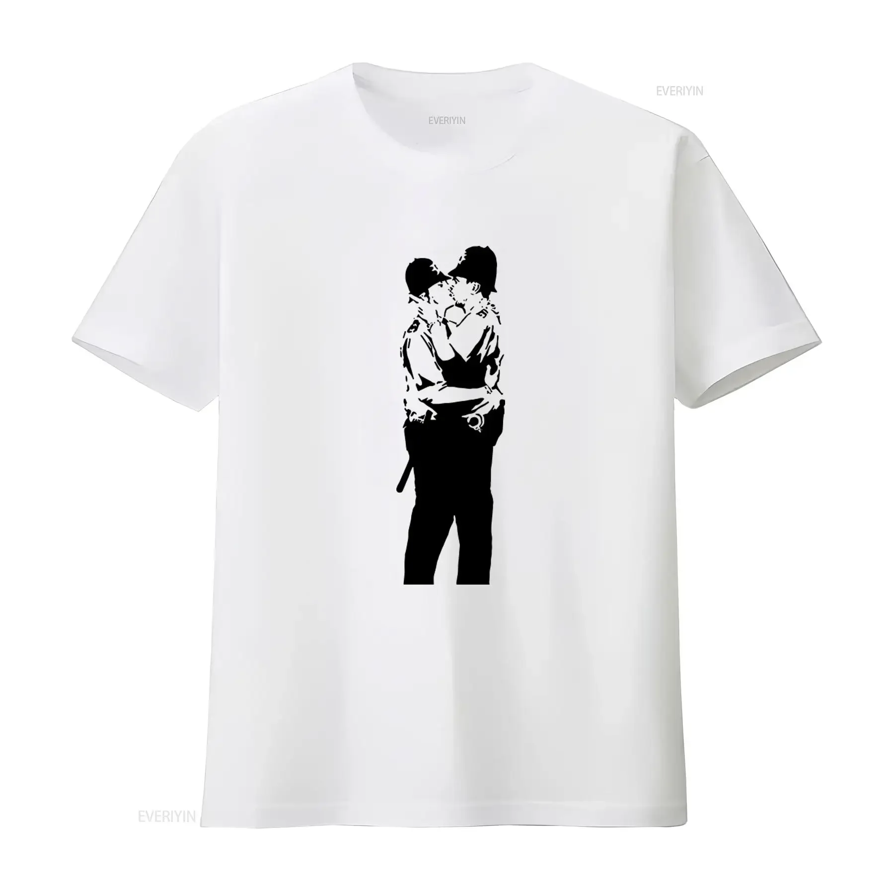 Мужская футболка с принтом Banksy Kissing Coppers: уникальный дизайн в стиле стрит-арт для модной одежды, винтажная, с эффектом потертости, дышащая, мягкая.