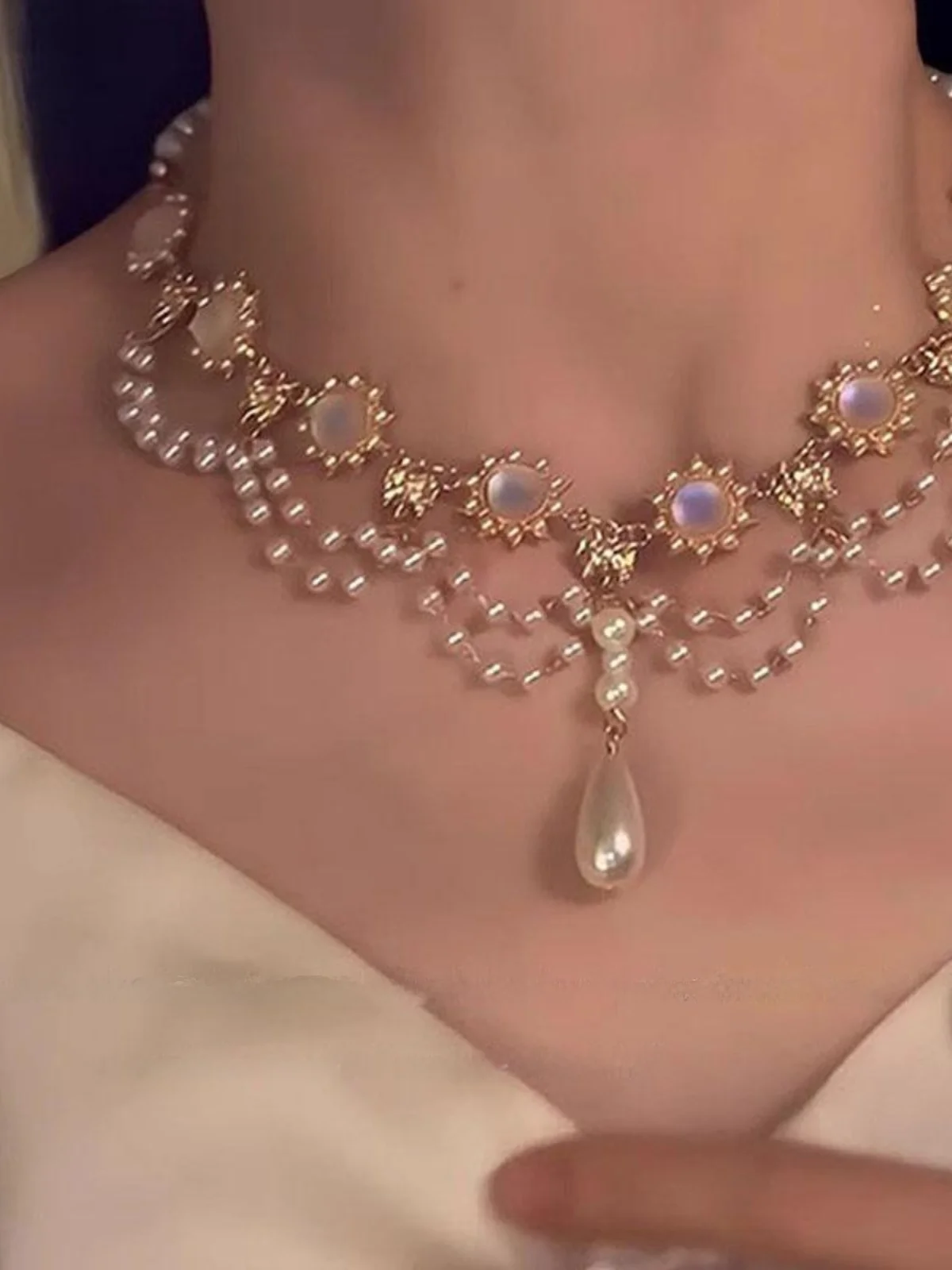 Colar F Retrô com Design Robusto, Pérola de Pedra da Lua e Borla, Corrente de Clavícula Multicamadas, Tendência da Mod...