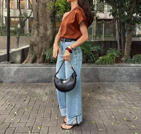 

2025 Fashion Wholesale Top Women Spring and Summer New Hot Girl Style Unique Irregular Collar Matte Satin Off Shoulder T-Shirt