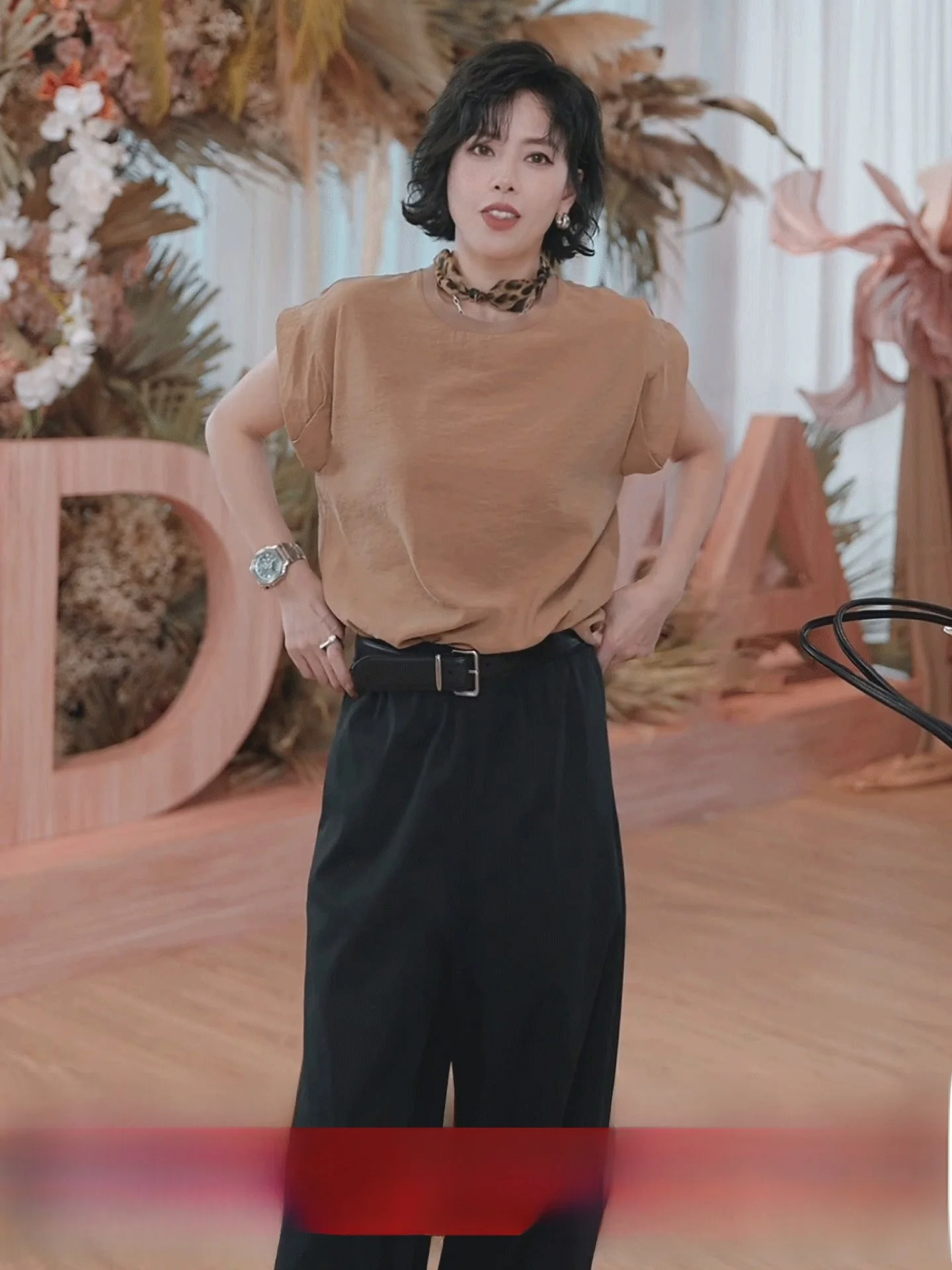 

Удобная женская футболка с круглым вырезом и коротким рукавом, повседневная летняя модная модель из серии Wei Ripple, приталенного кроя, с классическим узором, из хлопка.