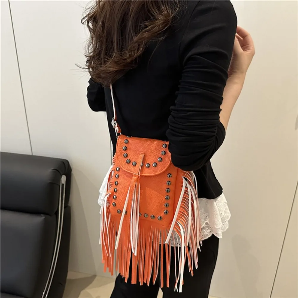 

Fashion Riveted Tassel Shoulder Bag Solid Color Korean Style Leather Handbag Ethnic Style Wallet Crossbody Bag Office Worker