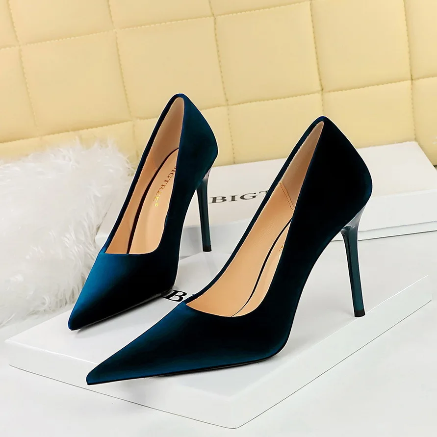 

Fashion And Simple Thickened Suede Banquet Women's Thin High Heels Shallow Mouth Pointed Single Shoes Women Pumps туфли женские