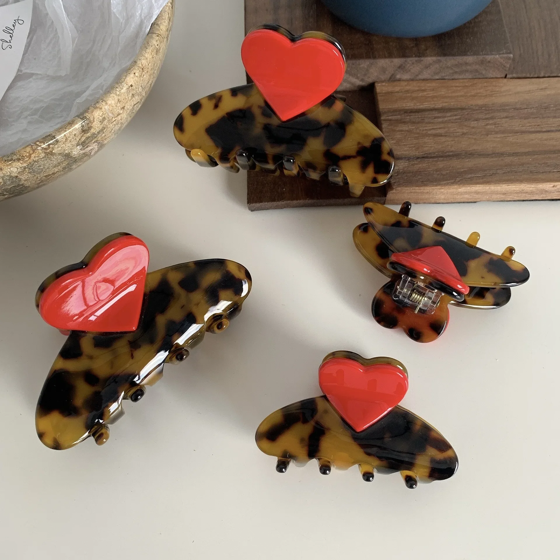 

Accetate Leopard Print Hairpins Red Heart Hair Clip Crab Hair Claws For Women Girl Hair Accessories Headdress Party Gifts