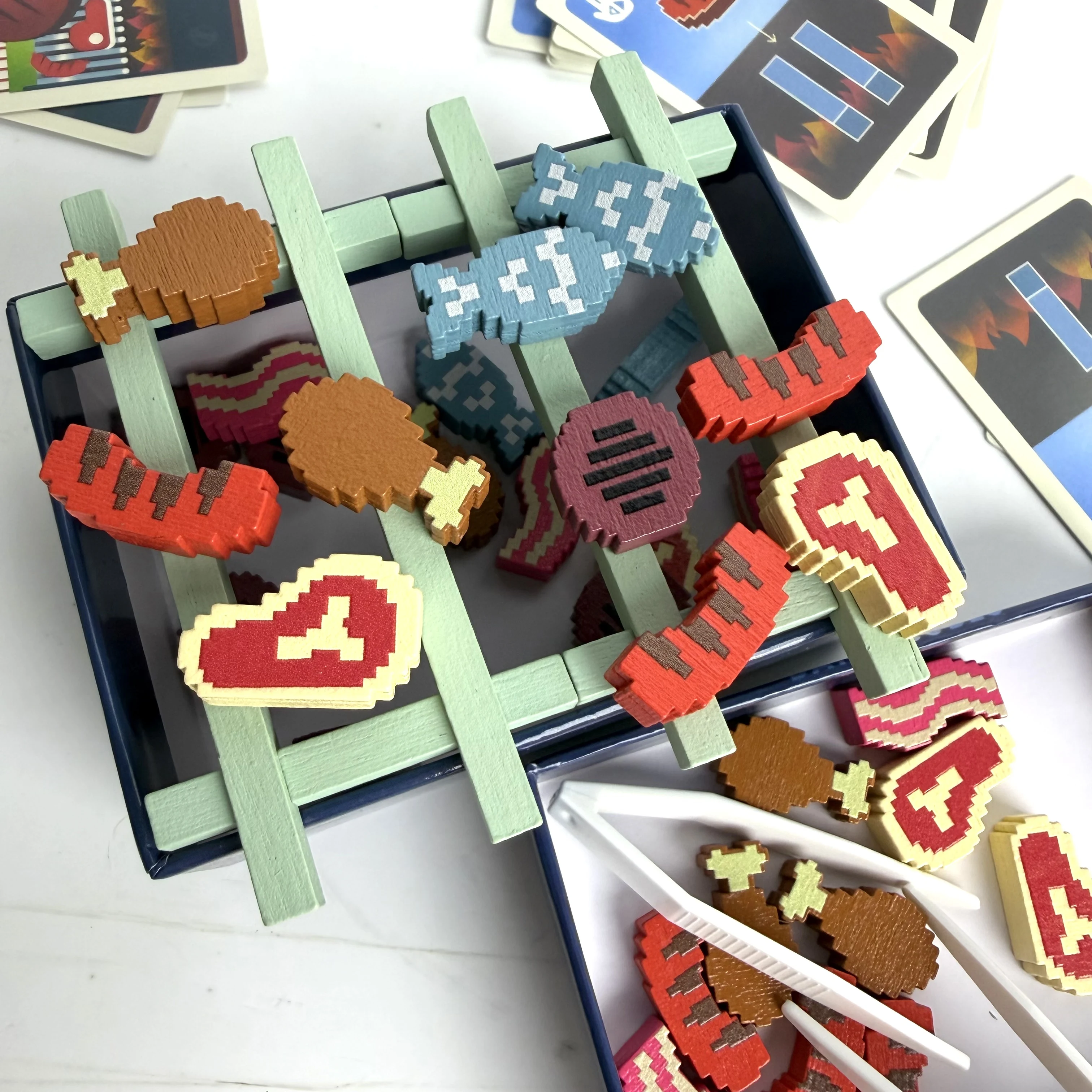 Barbecubes-Spiele - Perfekt für Familienspielabende, mit Fingerspitzen-Übungen, Lachen und einem aufregenden Kartenspiel. – Detail 9