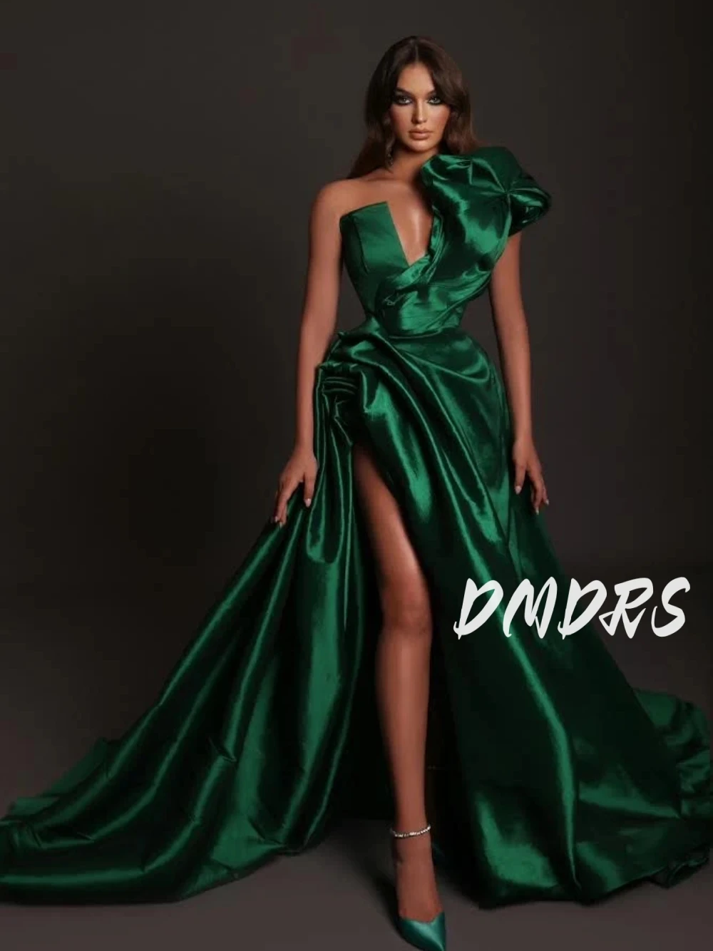 

Formal Green Side Slit Evening Dress Ruched A Line Sexy V Neckline Vintage Prom Gown Customized Fashionable Charming Party Wear