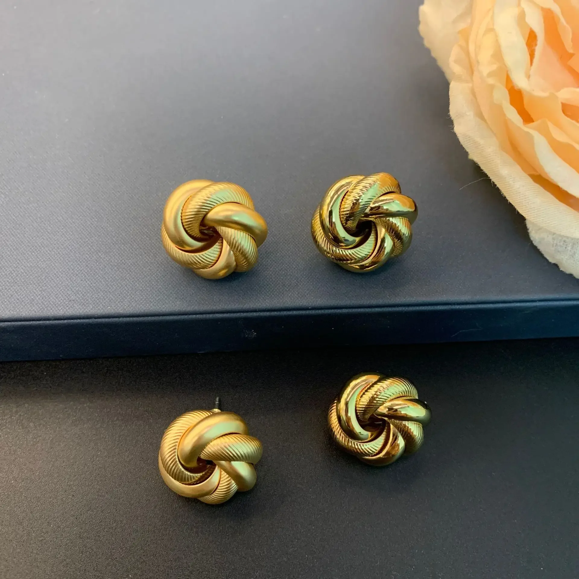 Medieval Court Brass Spiral Stud Earrings for Women Jewelry Vintage Simple Round Circle Ear Stud Heavy Gold Fashion Party Gifts