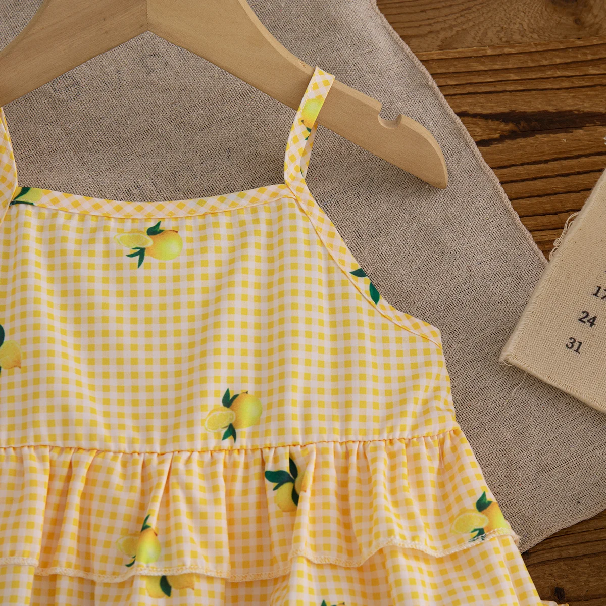 Gelb kariertes Zitronen-Set für Kleinkinder, 2-teilig, Hosenträger-Top und Shorts mit elastischem Bund, süßes Sommer-Set für Mädchen, Strand und Reisen – Detail 6