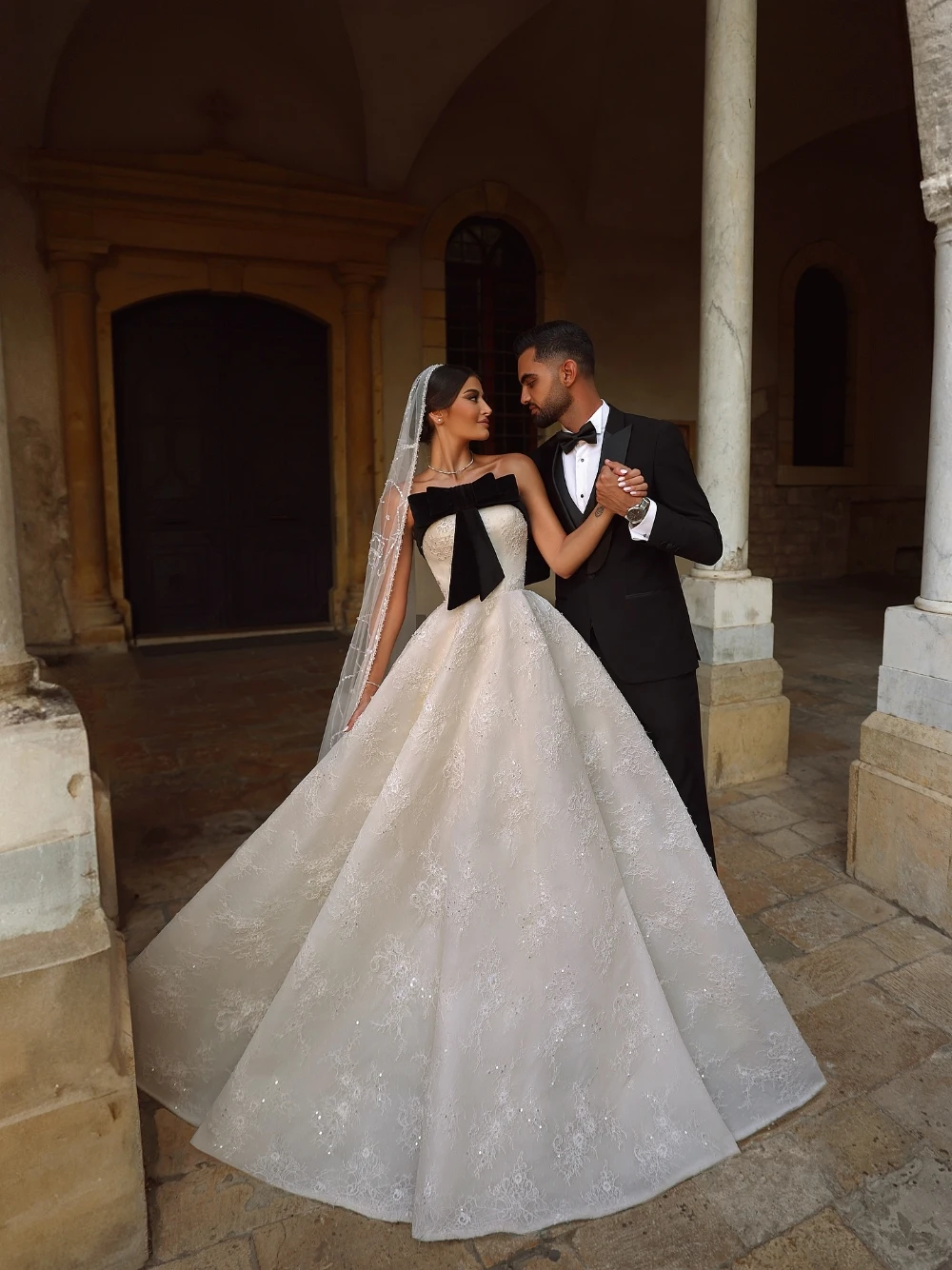 Velvet Bow Elegant Appliques Wedding Dress Shiny A Line Princess Customized Bridal Gown Charming Appliques Long Bride Wear