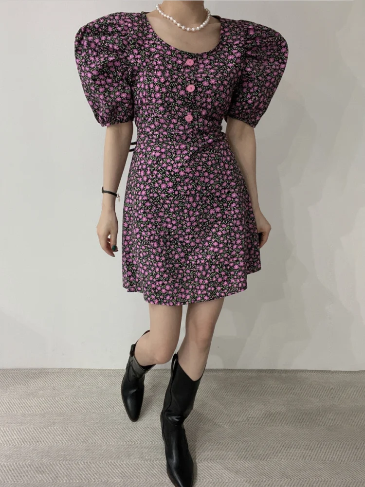 시크한 여름 벨트 버블 소매 허리 노출 드레스 여성 하이웨이스트 A라인 숏 드레스 플로럴 프린트 출근룩