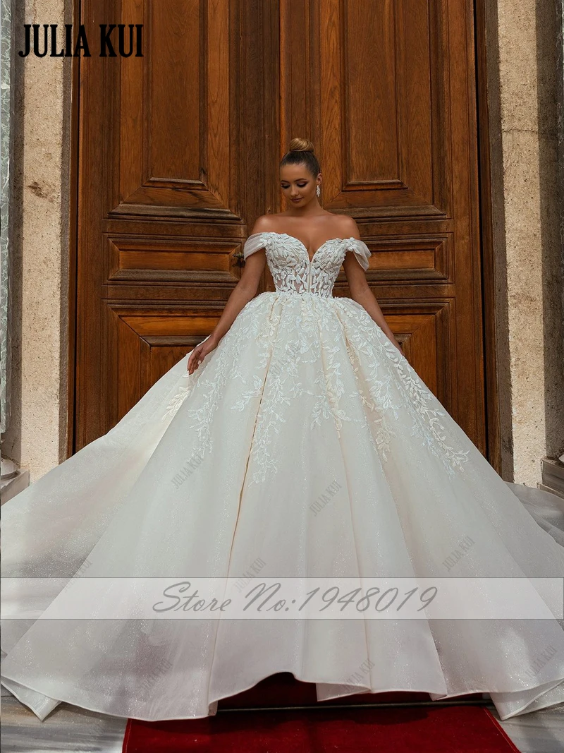 Julia Kui Vintage Off Shoulder Short Sleeves Sweetheart Ball Gown Wedding Dress With Beading Pearls Appliques Lace Bridal Gowns