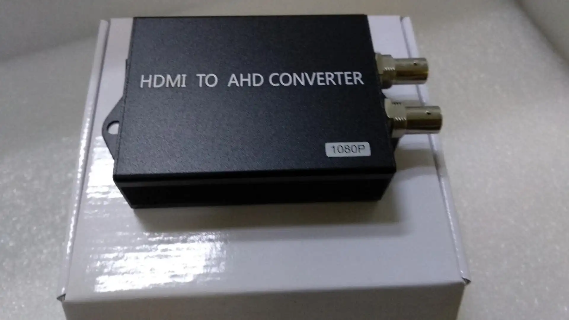 HDMI to AHD/CVBS Video Converter Output 1080P 720P Freely Switching Input Compatibility