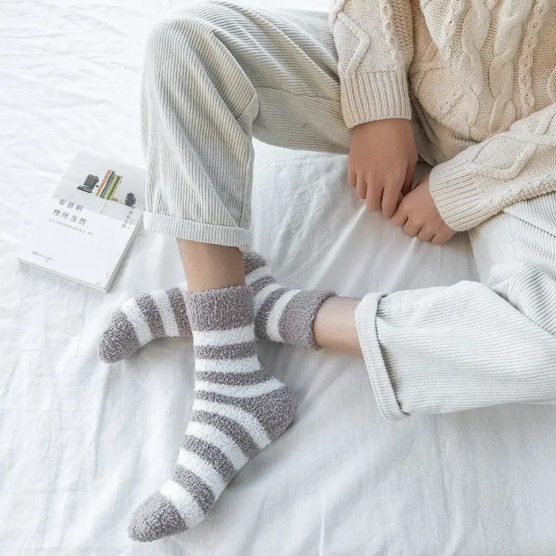 1/5 أزواج الرجال الجوارب Harajuku مخطط بسيط عادية تنوعا المرجان الصوف الشتاء سميكة أفخم الدافئة مريحة جوارب يمكن السير بها على الأرض