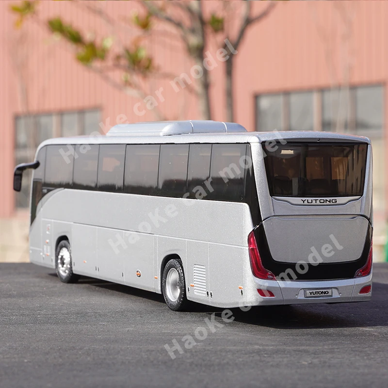 1/42 yutong t12E bus model