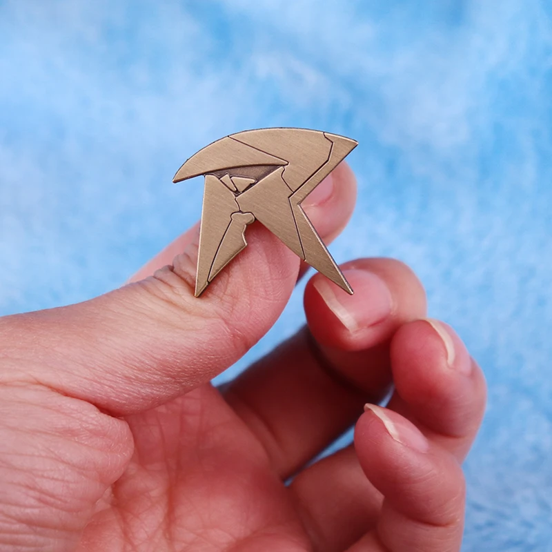 Emblem R Logo Enamel Pin Vintage Brooches Cosplay Badge Jewelry