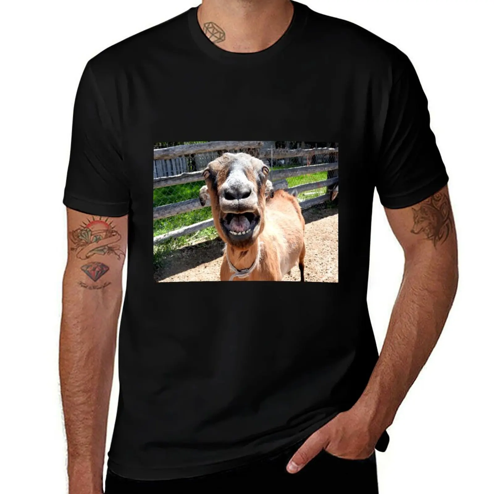 smiling goat, yelling goat, funny goat T-Shirt Sun Block Outdoor T-Shirt