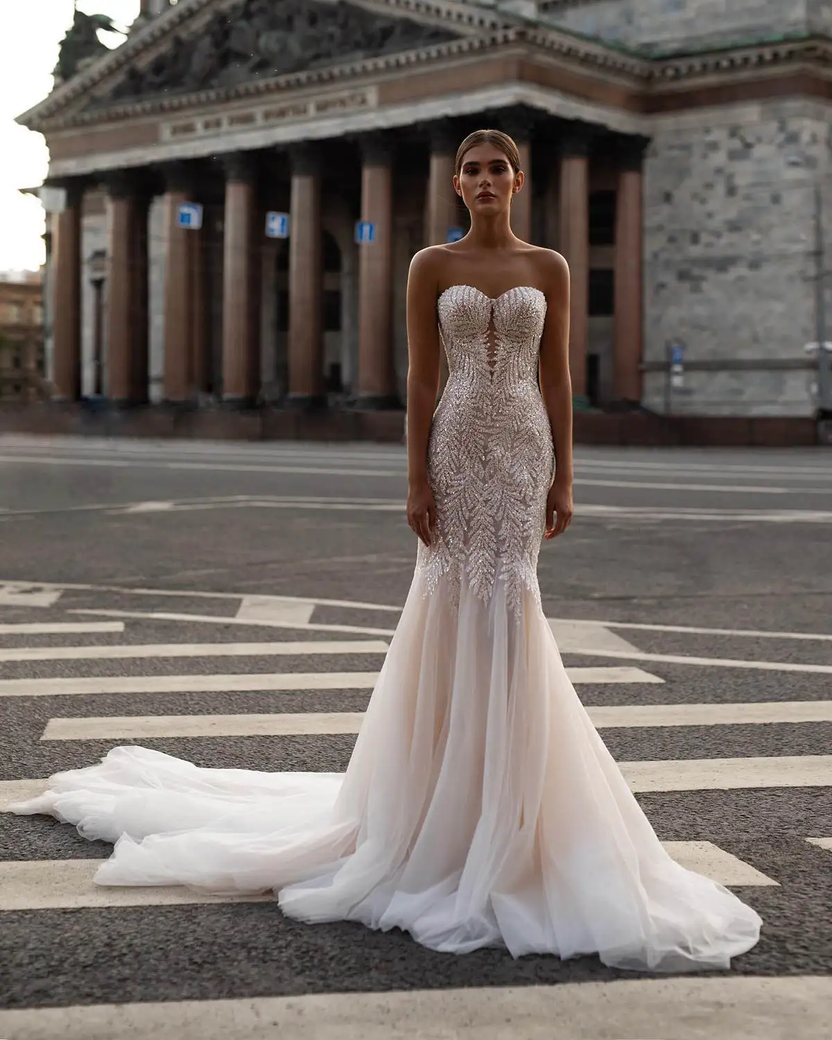 Vestido de novia de encaje con apliques de sirena, Sexy sin tirantes Vestido de novia, brillante, sin mangas, hecho a medida, Vestido de tren de barrido