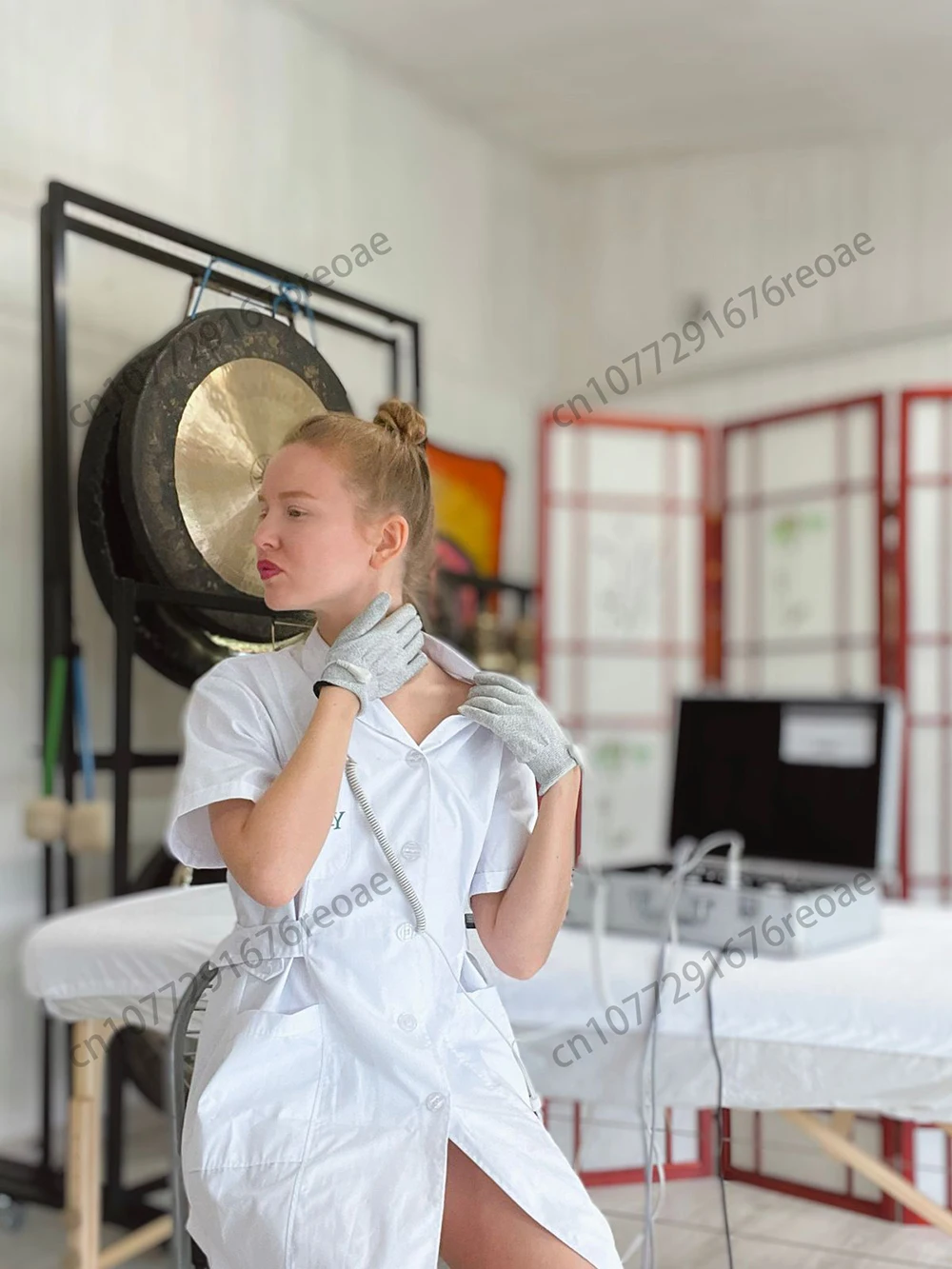 

Fohowww Genuine Home Body Massager for Relieving Spinal Pain and Relieving Fatigue (Bioelectric Pulse Meridian Massager)