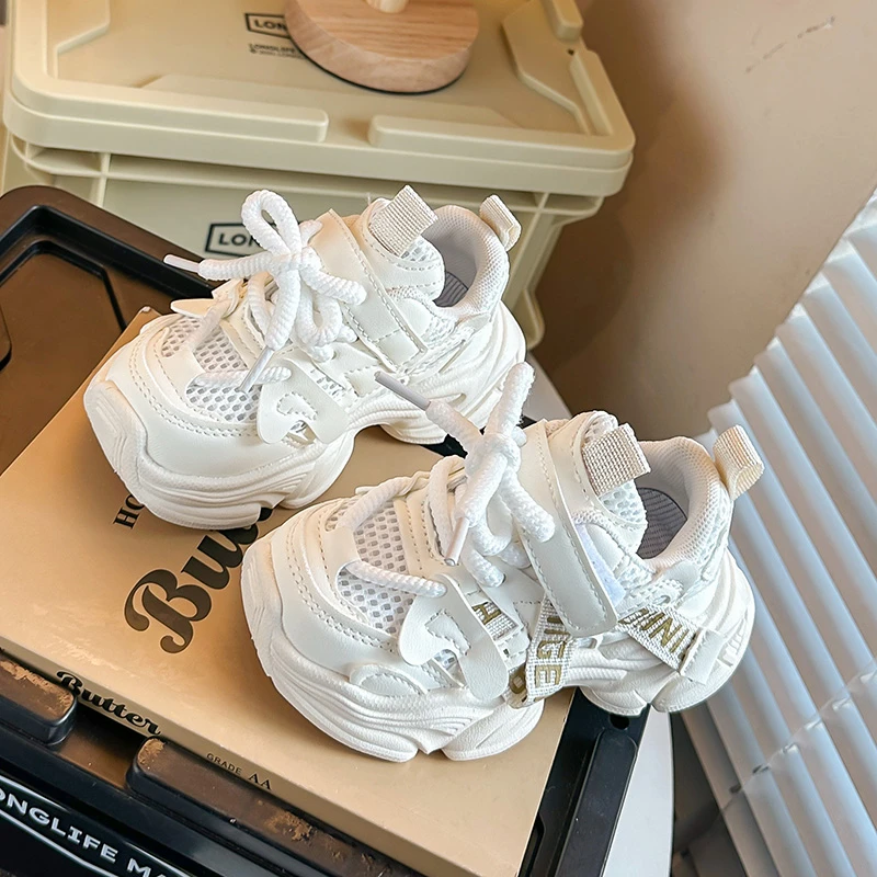

Children's Casual Shoes Thick Soles Suitable for All Seasons Soft Anti-slip and Breathable Mesh Upper for Sports Activities.