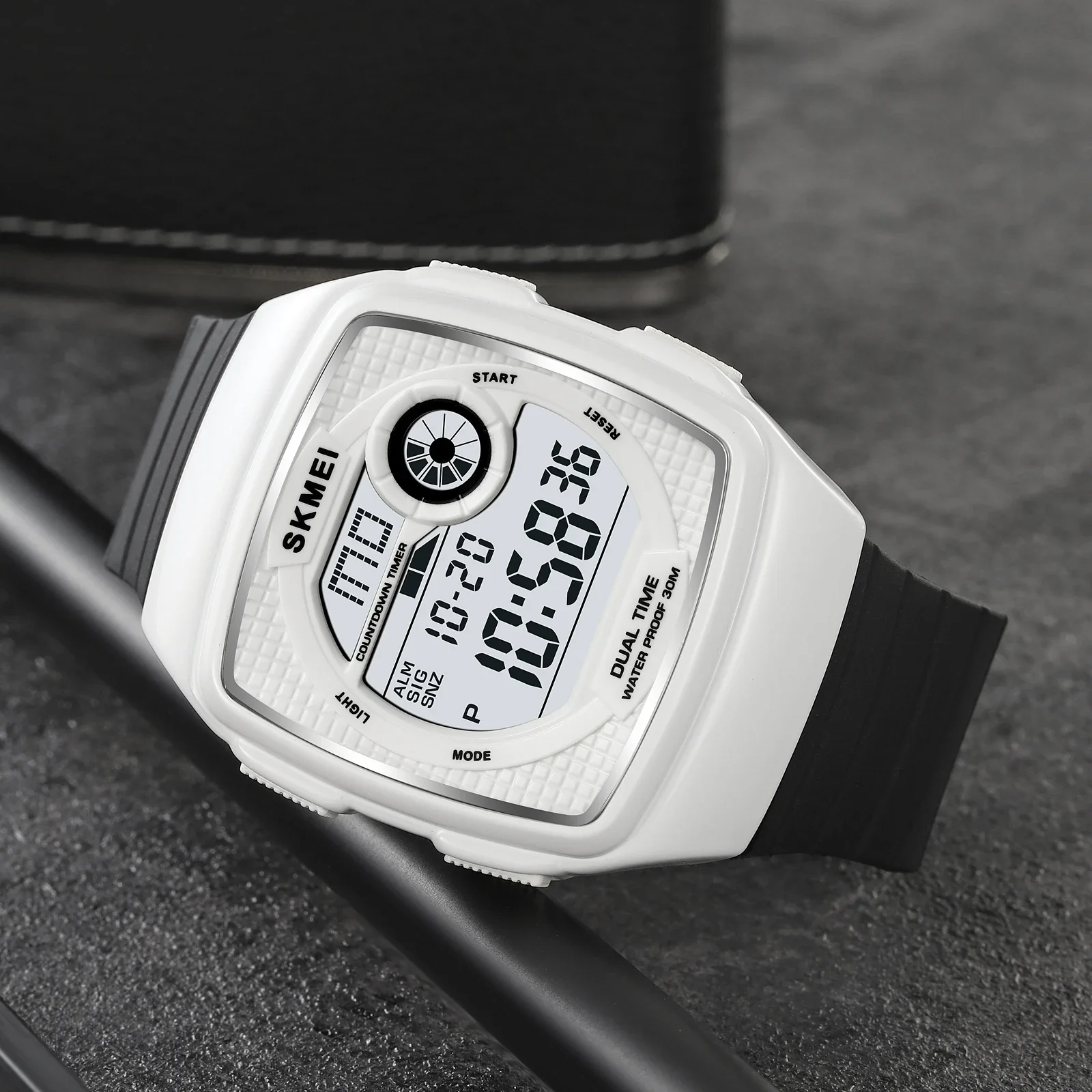 SKMEI 2208 reloj hombre Digital Movement Countdown Sport Watches Mens Casual Back Light Waterproof Stopwatch Alarm Wristwatch